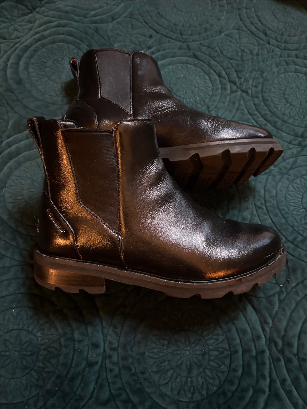 Sorel Black Leather Ankle Chelsea Boots with Pull Tabs